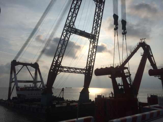 工程照片台州头门港安装输油臂 - 副本 (2).jpg