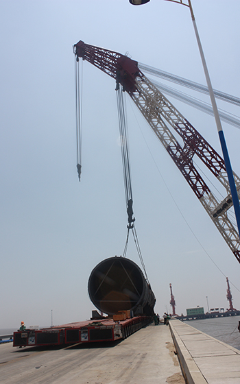 嘉兴乍浦港为浙江卫星能源码头吊大件 2-副本（2）.JPG