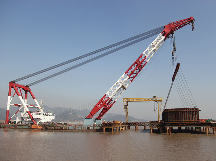 军西1在梅山春晓大桥钢套箱吊装 - 副本 (2).JPG