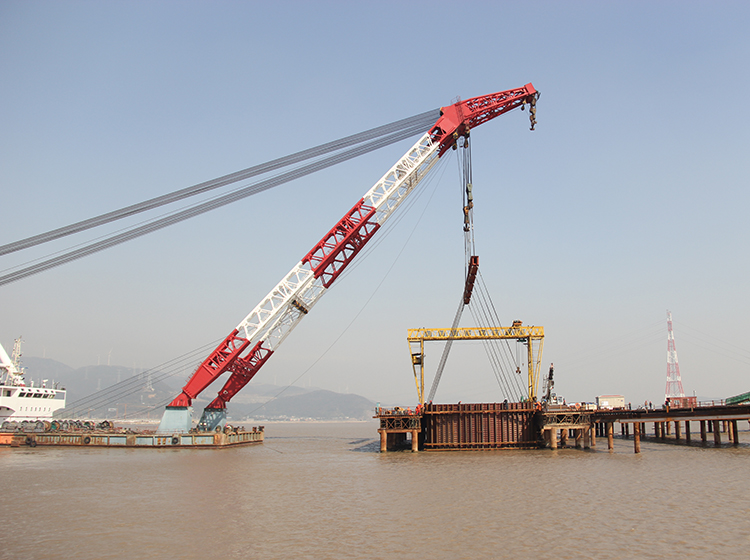 军西一在梅山春晓大桥钢套箱吊装1 - 副本 (2).JPG
