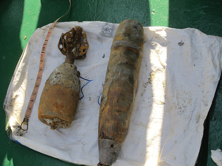 缅甸工程打捞出水的炸弹照片 - 副本 (2).jpg