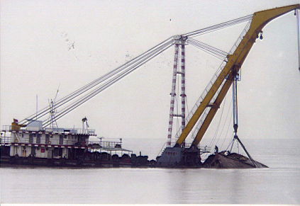 “苏通救星1”整体起吊“鄞通顺59”沉船照片 - 副本 (2).jpg