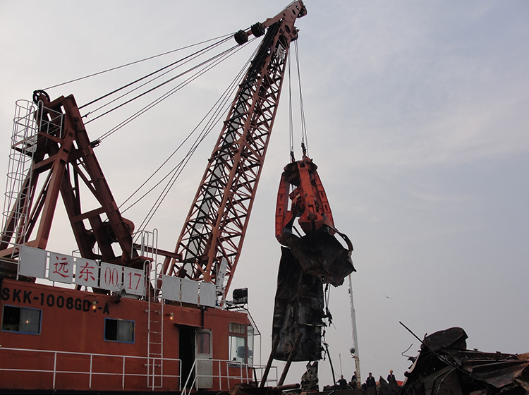 虾峙航道引航站码头对开水域“桦驰8”沉船清障打捞，水深40米， - 副本 (2).JPG