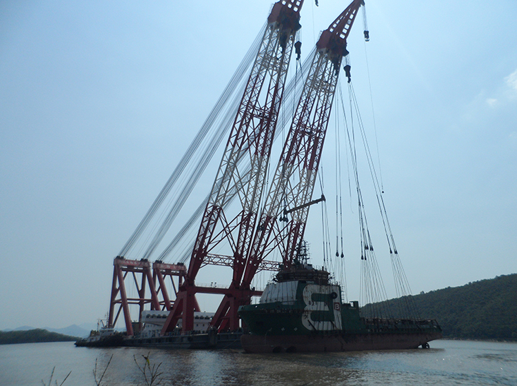 浙江造船有限公司多功能船整体搁浅移位 - 副本 (2).JPG