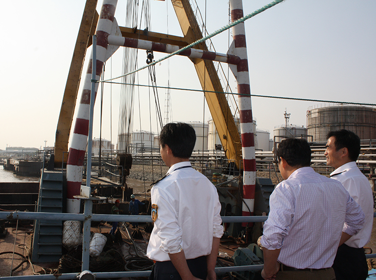 浙椒机982沉船打捞海事领导现场指导 - 副本 (2).jpg