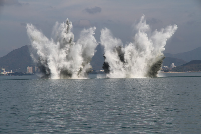 海南榆林水下爆破_大图.jpg