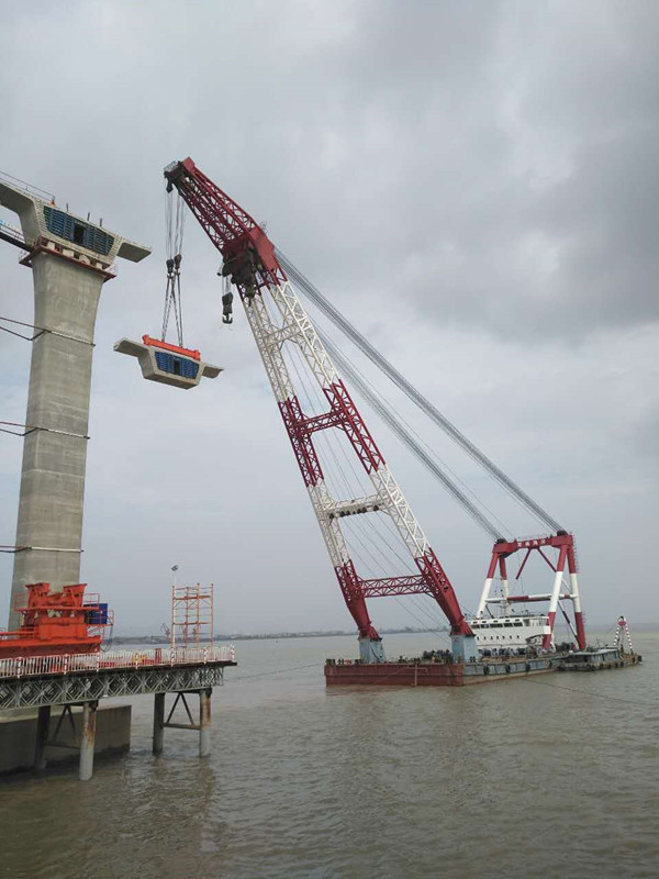 椒江大桥墩顶块吊装_大图.jpg