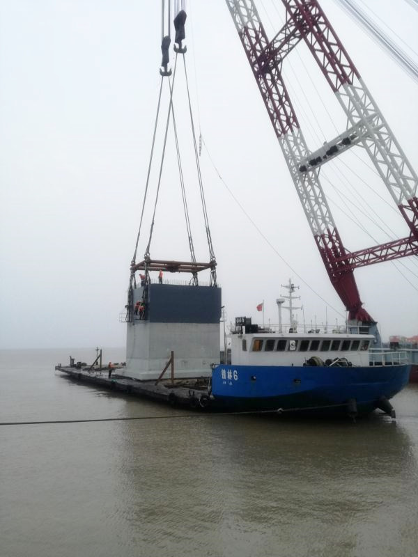 渔山码头沉箱吊装_大图.jpg
